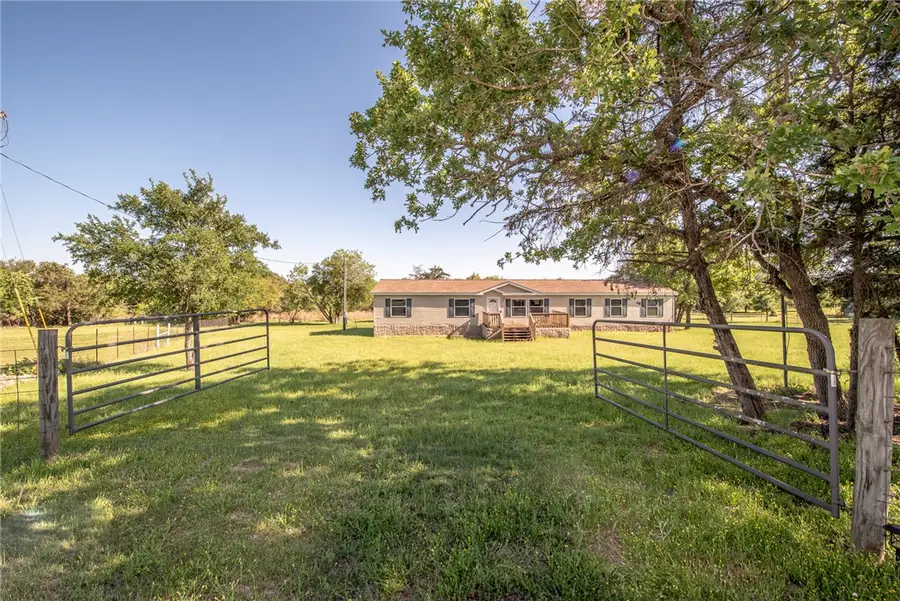 102 Windwood Circle, Somerville, TX 77879 - Image #2