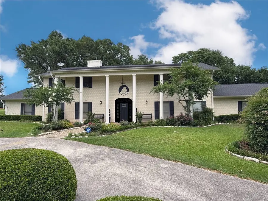 601 E Collard Street, Madisonville, TX 77864 - #2