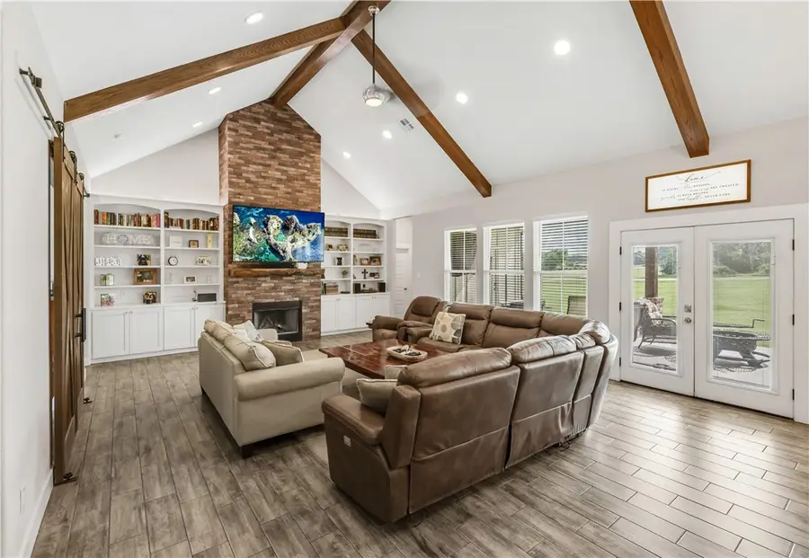 921 Azalea Drive, Franklin, TX 77856 - Image #3