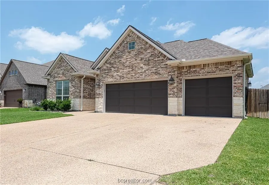 3549 Foxcroft Path, Bryan, TX 77808-3203 - Image #2