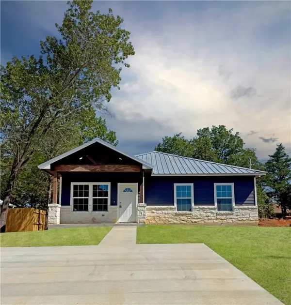 122 E Crestway Street, Hearne, TX 77859