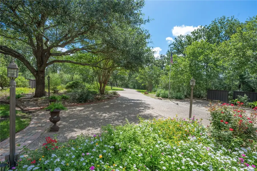 1002 Shady Drive, College Station, TX 77840 - Image #2