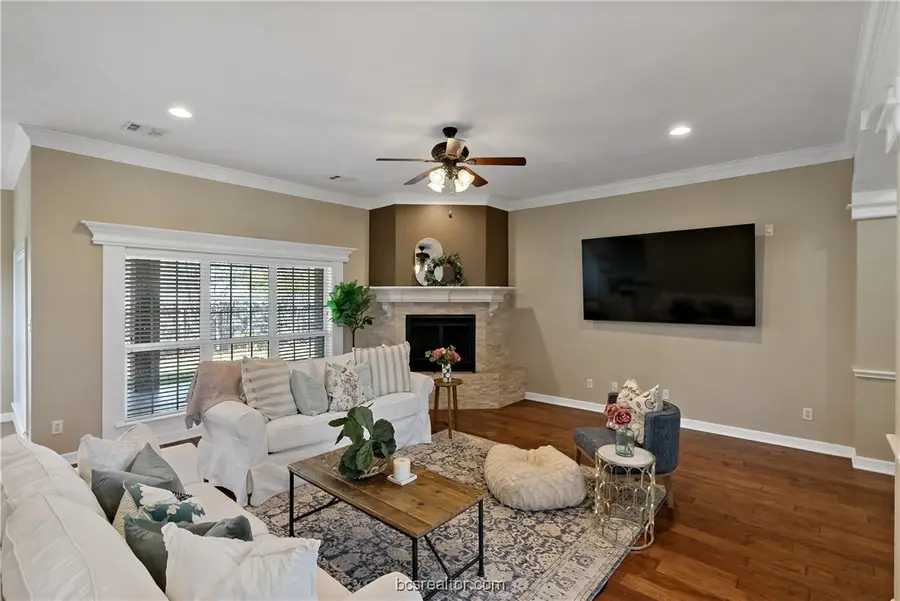 3703 Park Crest Drive, Bryan, TX 77802 - Image #2