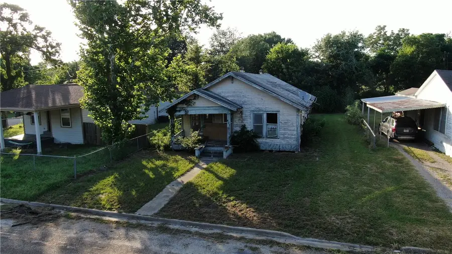 403 E 3rd Street, Hearne, TX 77859 - Image #2