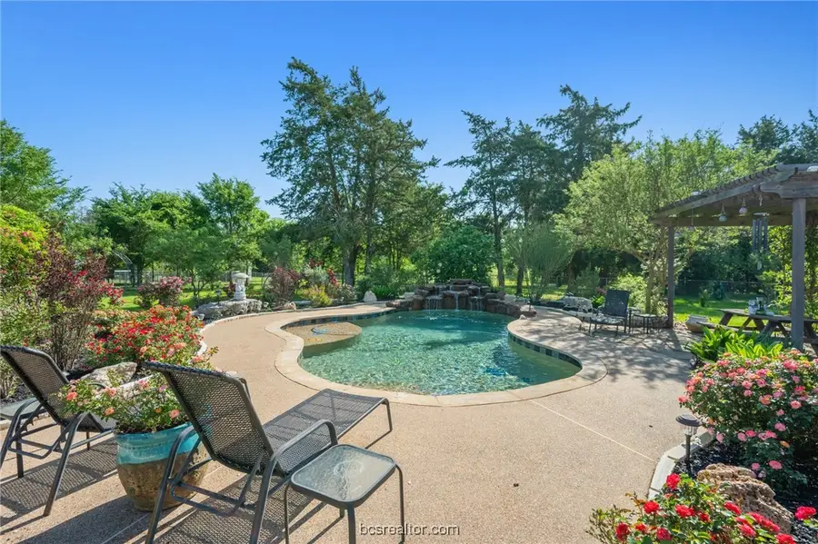 7754 Edge Cut Off Road, Hearne, TX 77859 - Image #3