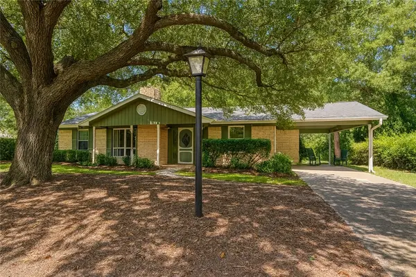 80 Golfview Drive, Hilltop Lakes, TX 77871