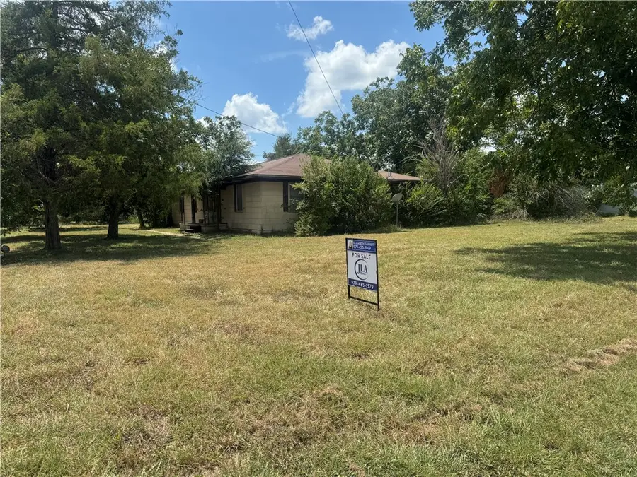300 Elm, Cameron, TX 76520 - #3