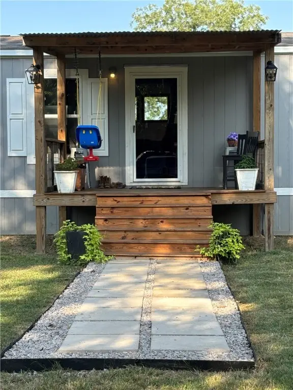 101 Edwards Street, Franklin, TX 77856 - Image #2