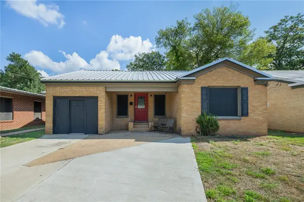 703 Cedar Street, Hearne, TX 77859