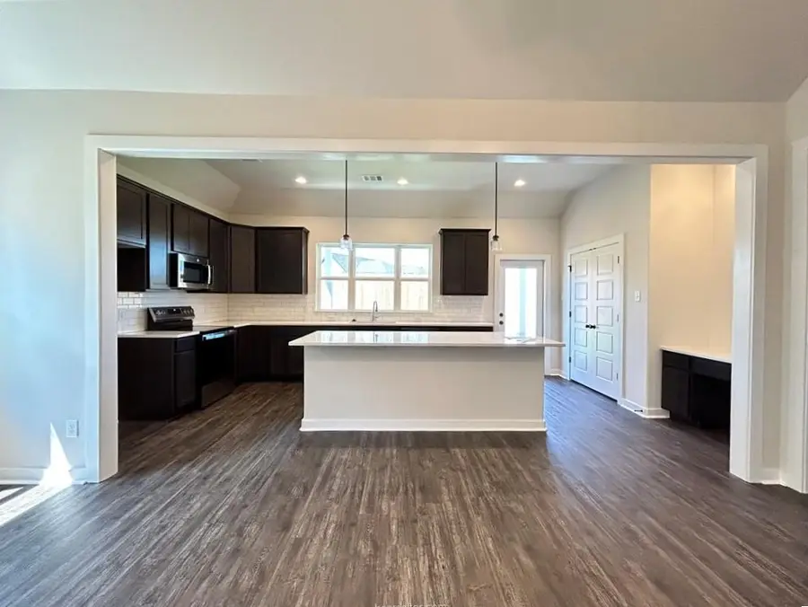 1937 Pinemont View Drive, Bryan, TX 77807 - Image #3