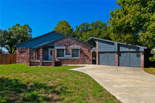 8 Willow Drive, Hearne, TX 77859