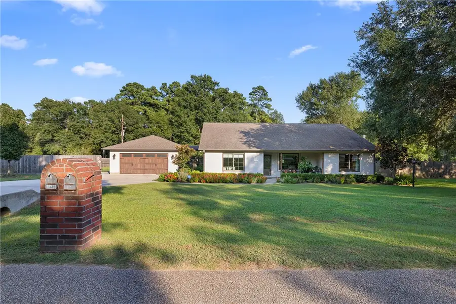 13210 Crest Dr, Willis, TX 77318 - #2