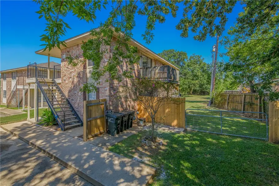 1202 Vinyard Ct Court #A-B, College Station, TX 77840 - Image #3