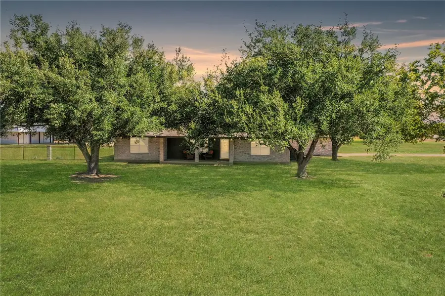 1796 Fawn Lake Drive, Bryan, TX 77808 - Image #2