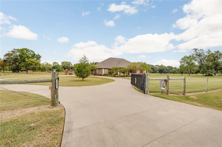 1277 Fawn Lake Drive, Bryan, TX 77808-9683 - Image #3