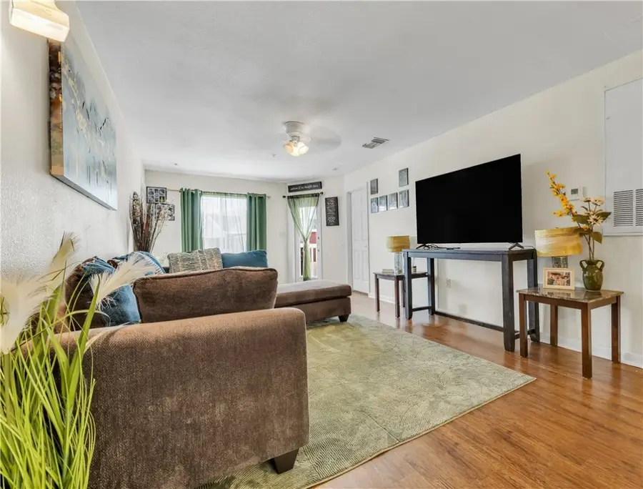 523 Southwest Parkway #303, College Station, TX 77840 - Image #3