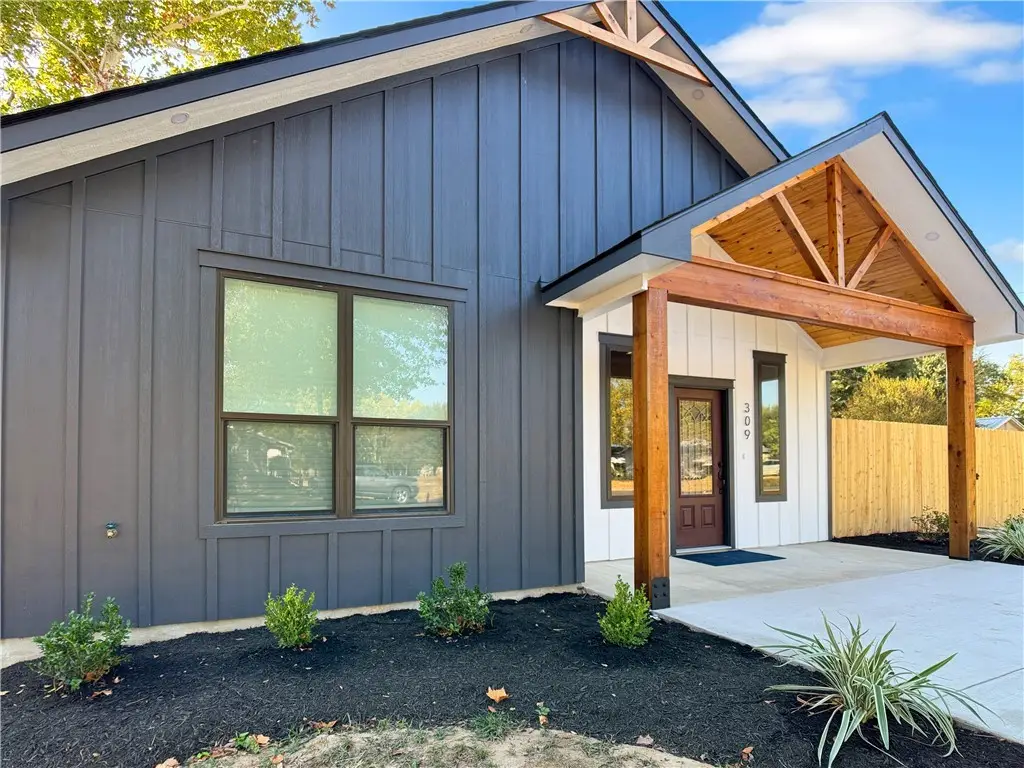 309 W 9th Street, Hearne, TX 77859 - Image #1