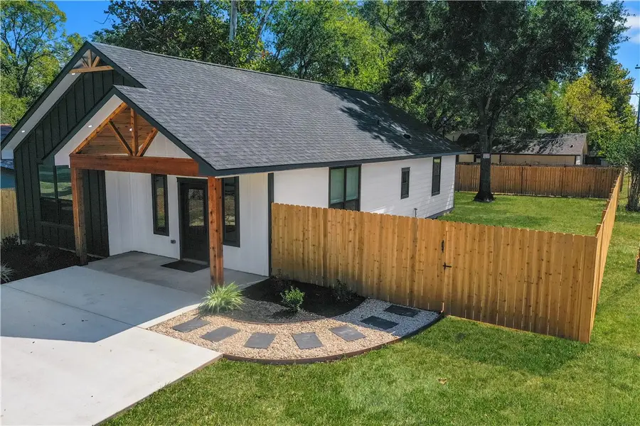 309 W 9th Street, Hearne, TX 77859 - Image #3