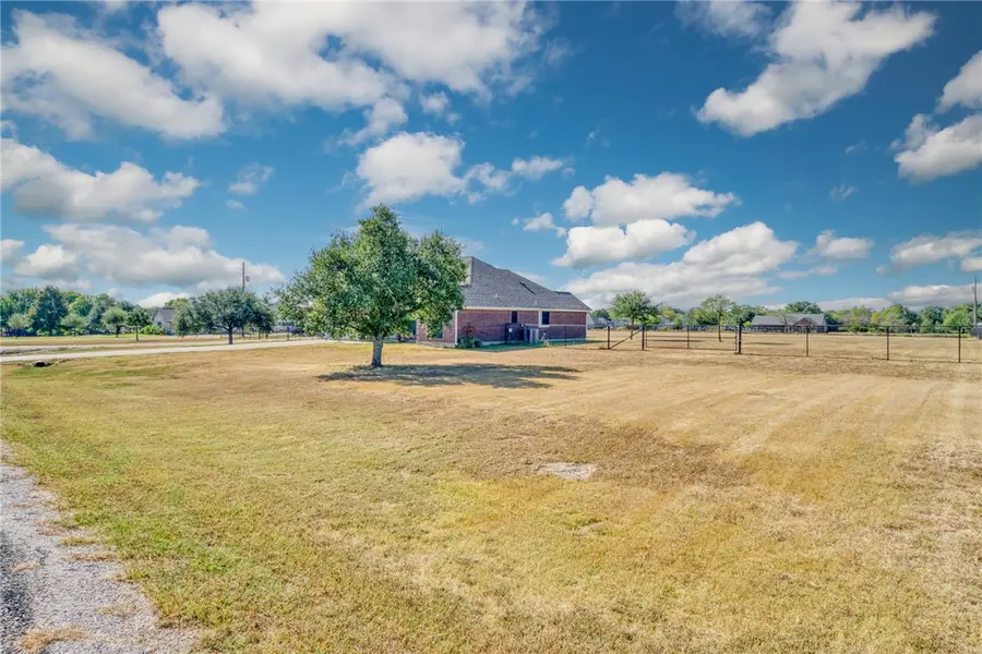 7665 Planters Loop, Bryan, TX 77808 - Image #3
