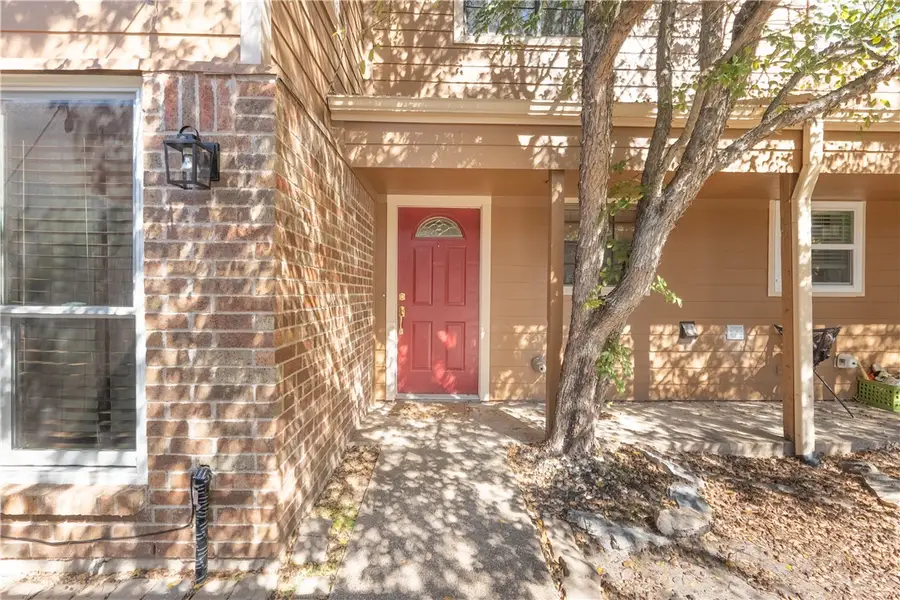 2827 Oakside Drive, Bryan, TX 77802 - Image #2