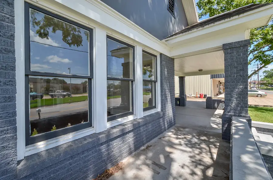 404 W Main Street, Bellville, TX 77418 - #2