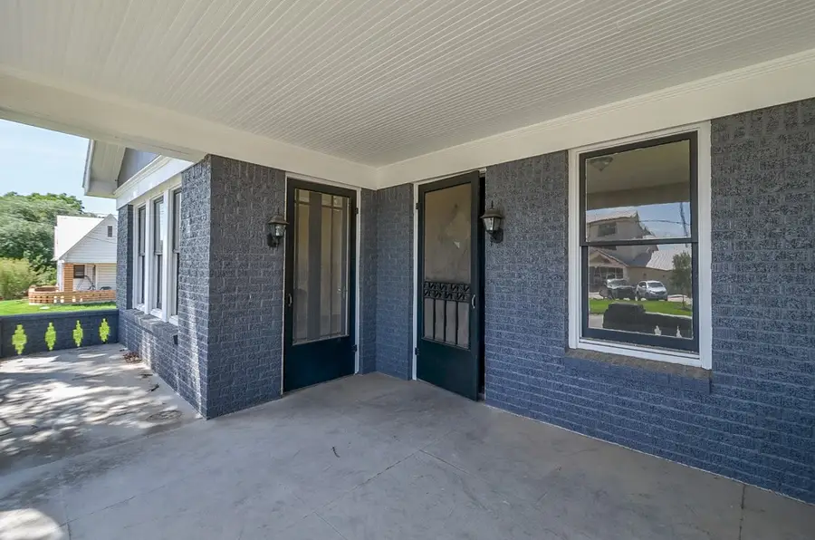 404 W Main Street, Bellville, TX 77418 - #3