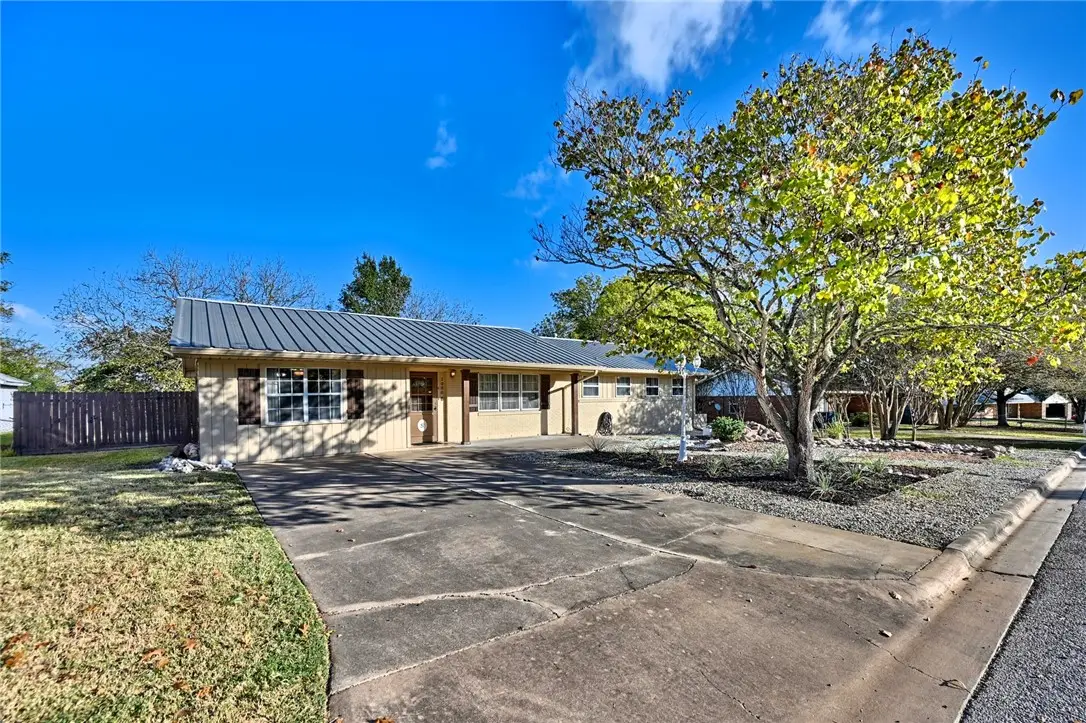 1006 Top Hill, Brenham, TX 77833 - #1