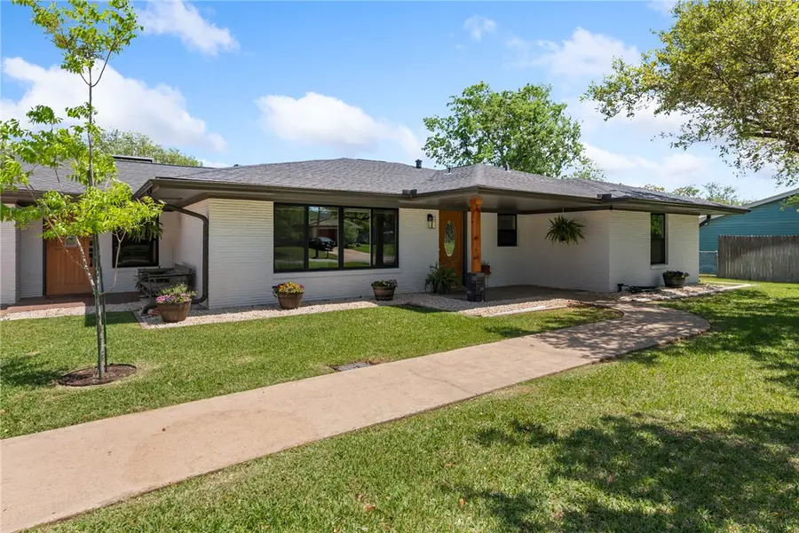 2107 Elmwood Drive, Bryan, TX 77802 - Image #3
