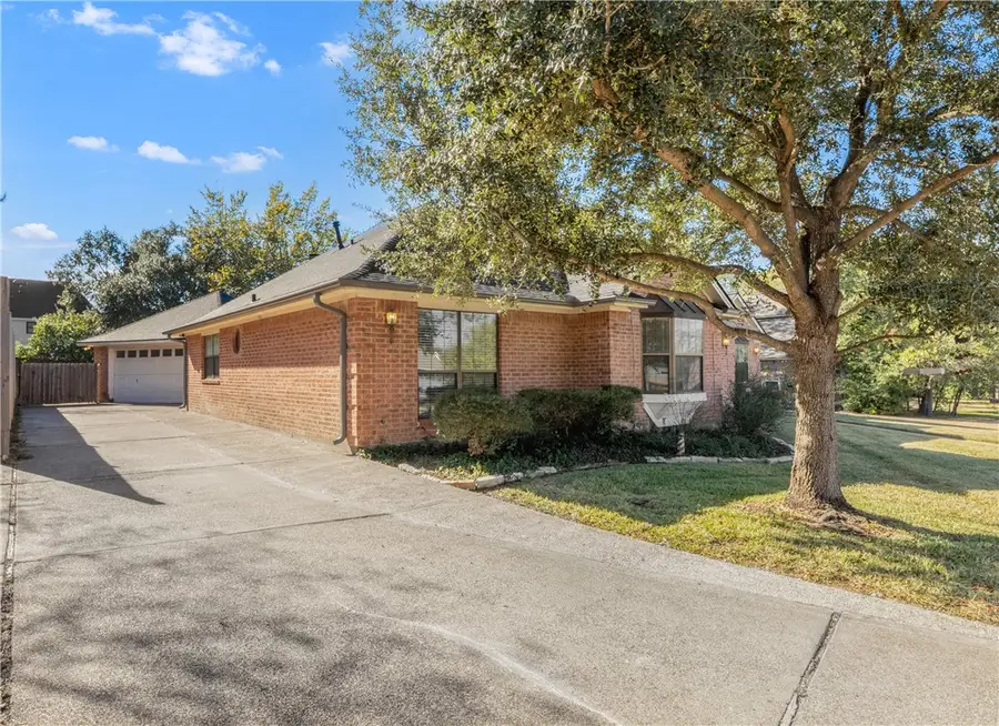 204 Hearthstone Circle, College Station, TX 77840 - Image #2