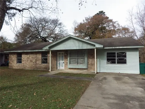 203 N Forest Drive, Willis, TX 77378