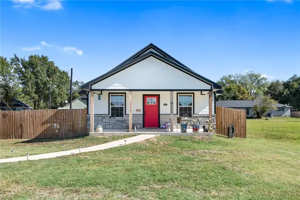 1713 Pine Street, Hearne, TX 77859