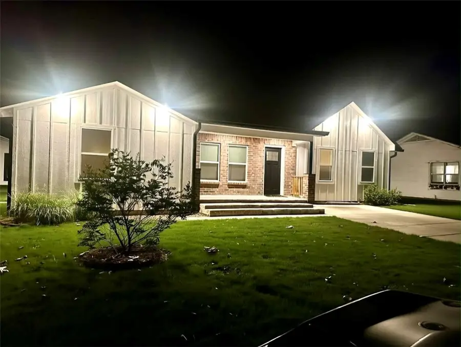 1704 N Hoover Ave, Cameron, TX 76520 - Image #2