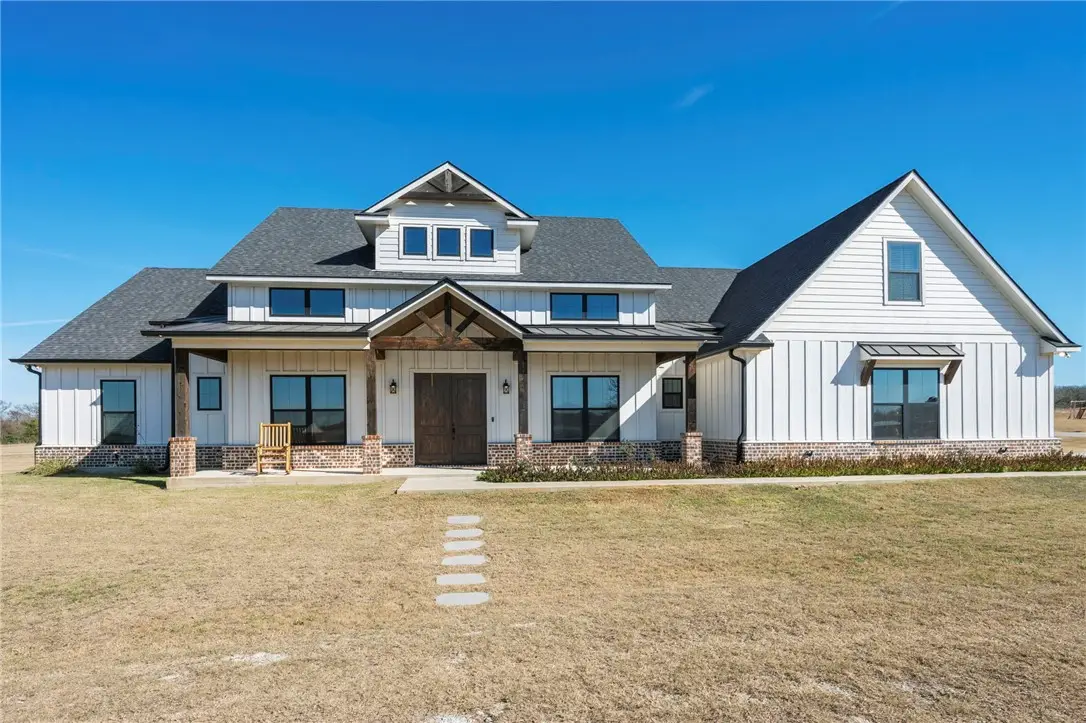 921 Azalea Drive, Franklin, TX 77856 - Image #1