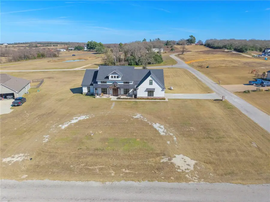 921 Azalea Drive, Franklin, TX 77856 - Image #2