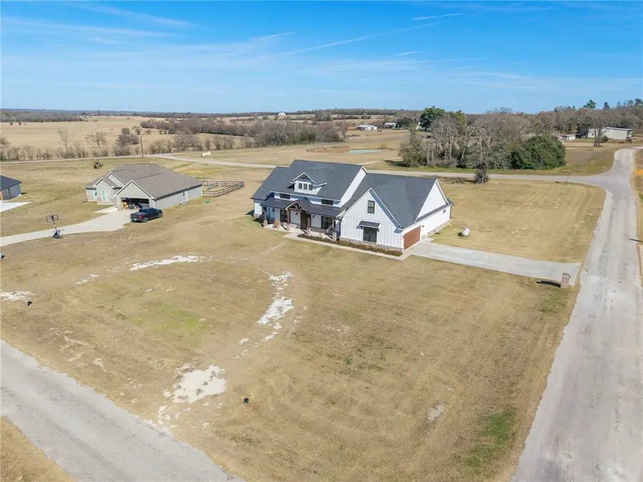 921 Azalea Drive, Franklin, TX 77856 - Image #3