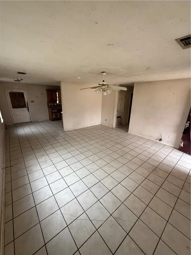 1105 W Davis Street, Hearne, TX 77859 - Image #3