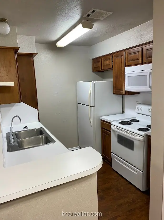 1305 W Villa Maria Road #C104, Bryan, TX 77801 - Image #3