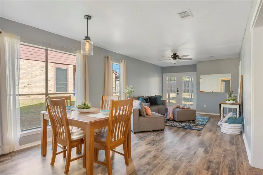 4006 Woodcrest Drive, Bryan, TX 77802 - Image #2