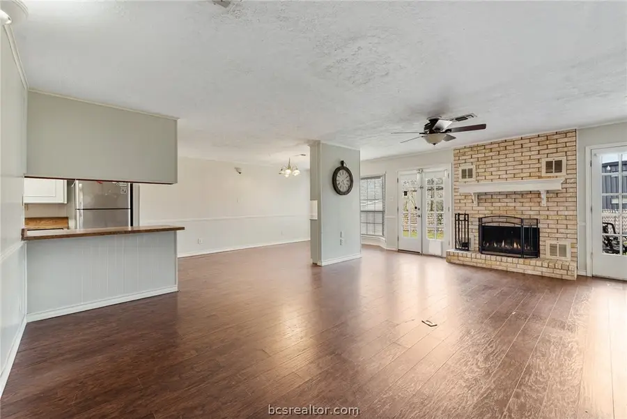 3917 Hilltop Drive, Bryan, TX 77801 - Image #2