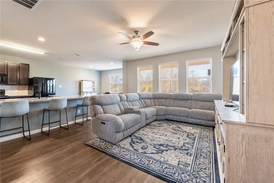 992 Crossing Drive, Bryan, TX 77803 - Image #3