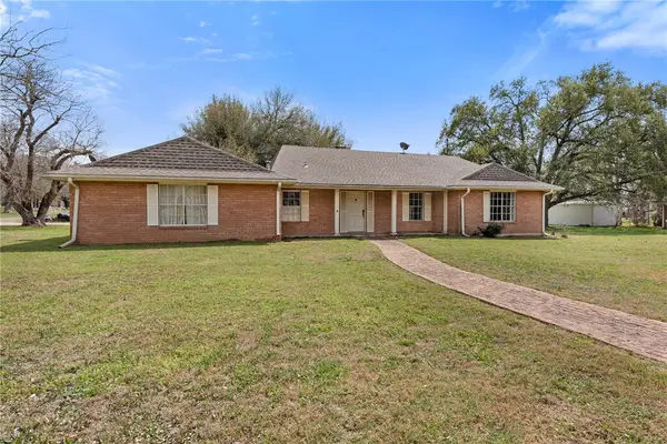 608 E Barton Street, Calvert, TX 77837