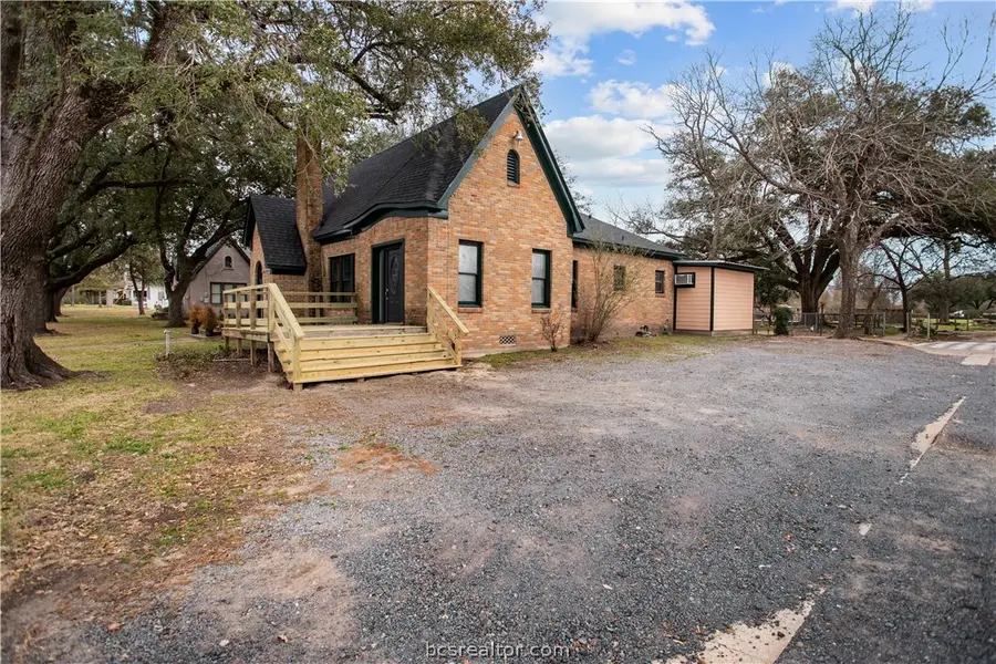 706 E Main Street, Madisonville, TX 77864 - #2