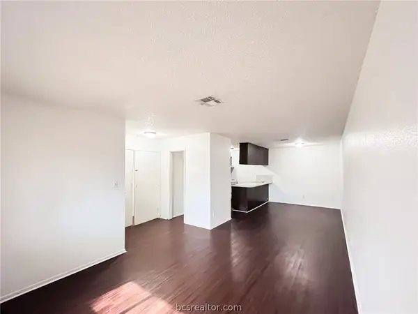 800 Pine Street, Hearne, TX 77859