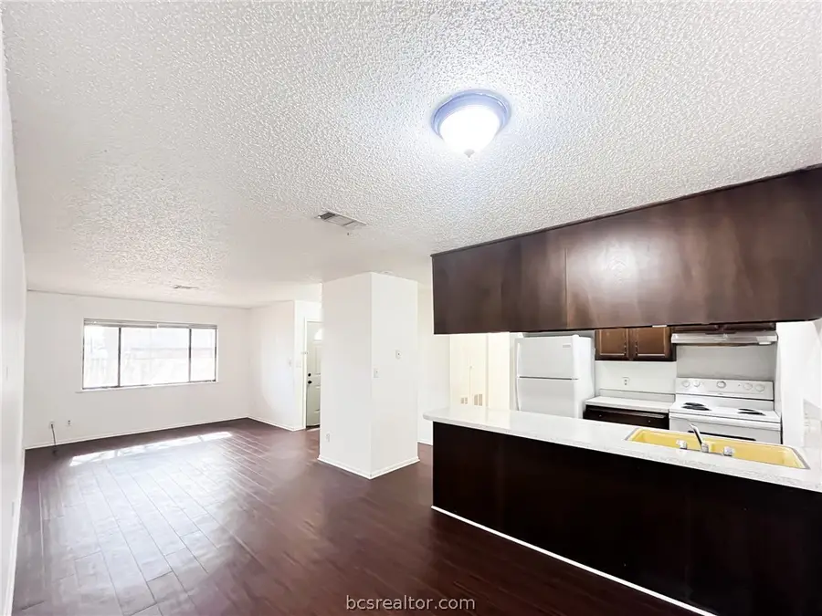 800 Pine Street, Hearne, TX 77859 - #2