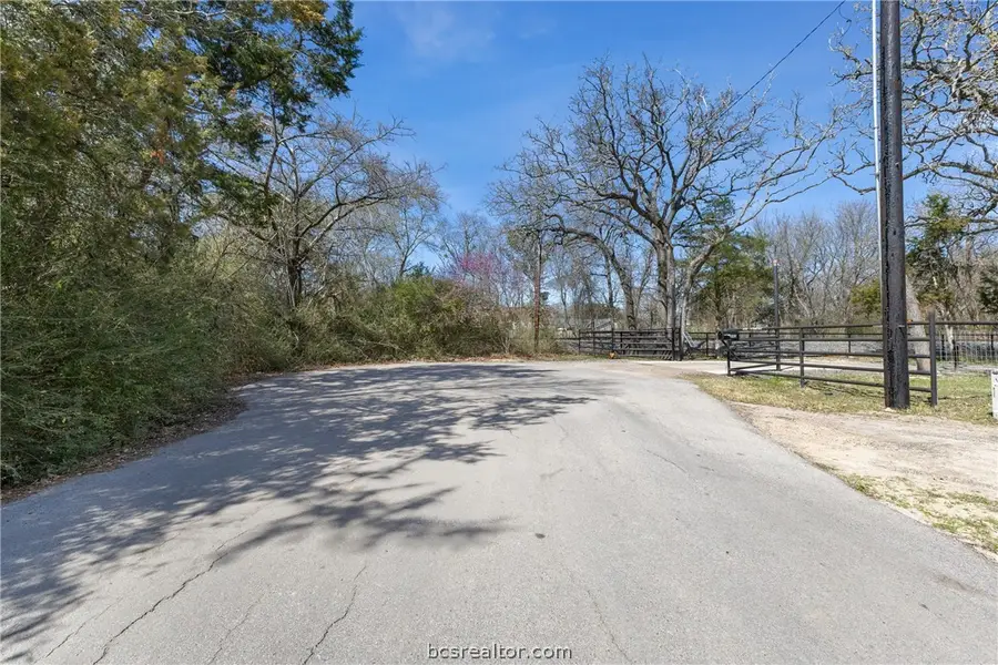 402 Wallace Street, Bryan, TX 77803 - #2