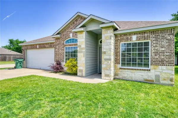 1104 Jennifer Street, Madisonville, TX 77864