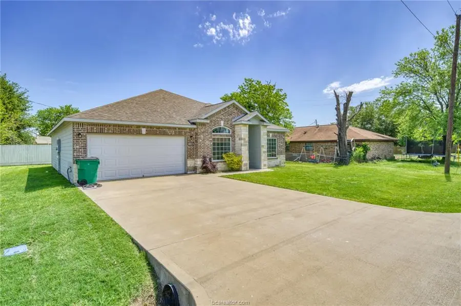 1104 Jennifer Street, Madisonville, TX 77864 - #2