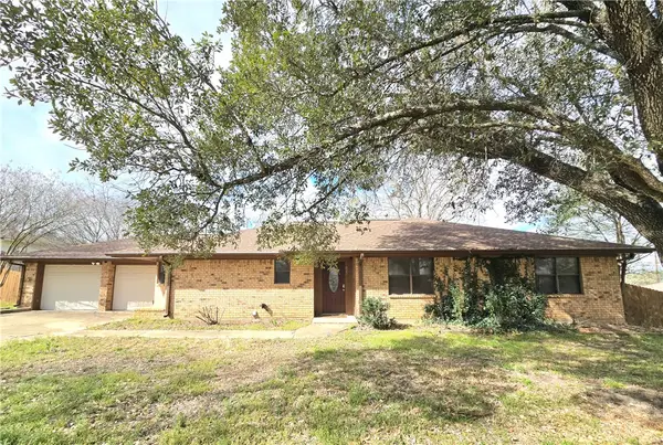 827 N Gray Street, Caldwell, TX 77836