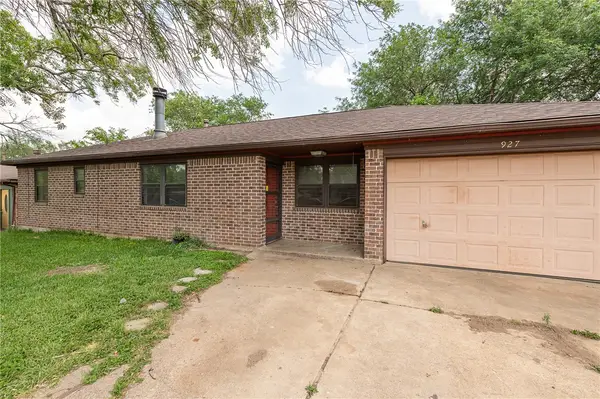 927 Braeswood Drive, Bryan, TX 77803