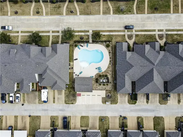 3825 Silverthorne Lane, College Station, TX 77845
